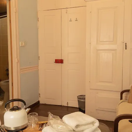 Tarihi Konağı Antikhan Pansiyon Ayvalı