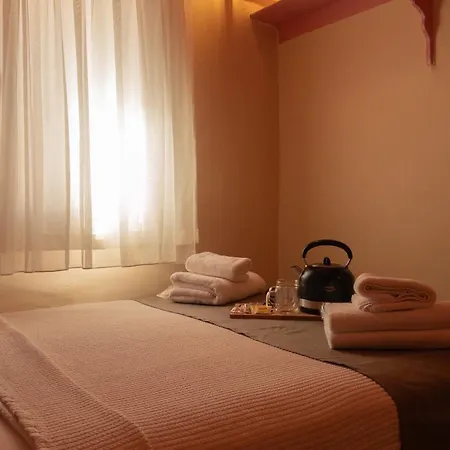 Tarihi Konağı Antikhan Ayvalı