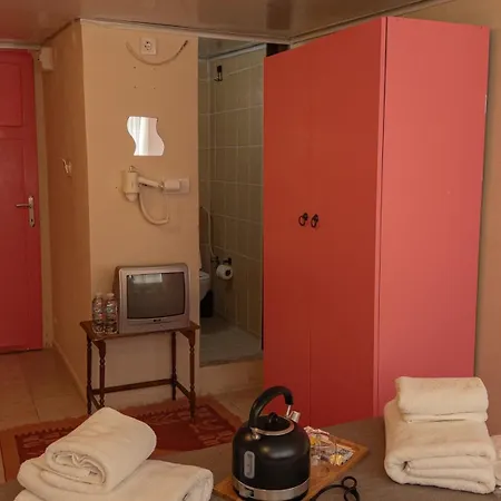 Tarihi Konağı Antikhan Pansiyon Ayvalı